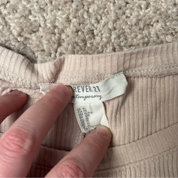 Forever 21 Cream colored loose fitting top XL - Picture 2 of 4